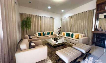 Espetacular mansão triplex na melhor localização de Candelária | 464m² de área construída e lazer privativo