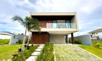Casa com arquitetura moderna e lazer privativo no alphaville catuana - 450m² de