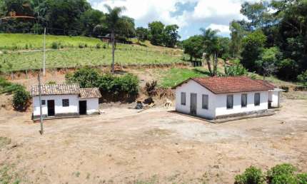 Sítio para Venda em Pedra Bela, centro, 3 dormitórios, 2 banheiros