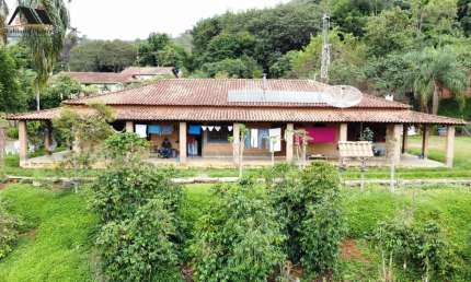 Sítio para Venda em Pedra Bela, zona rural, 5 dormitórios, 1 suíte, 3 banheiros