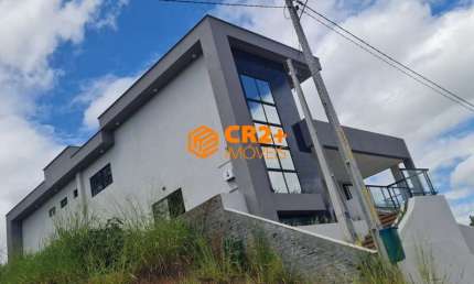 Vende casa 04 quartos, 04 suítes, 03 vagas de garagem,415m² em Chã Grande.