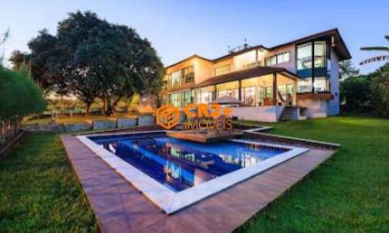 Casa em Condomínio com 580m² com 4 Suítes, mais Acomodação p/Hospedes, p/Venda o