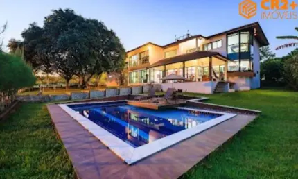 Casa em Condomínio com 580m² com 4 Suítes, mais Acomodação p/Hospedes, p/Venda o