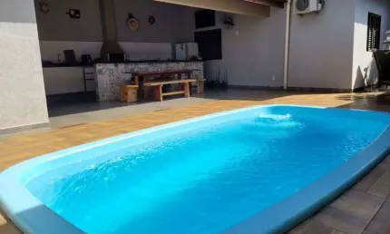 Casa com 3 Dormitórios, Suíte, Piscina Aquecida e Churrasqueira – Aceita Permuta