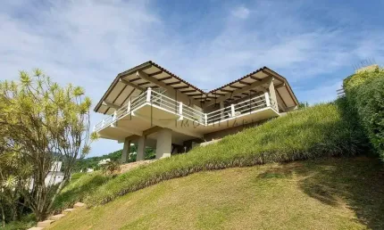 Casa com linda vista para venda no bairro Vila Nova em Jaraguá do Sul