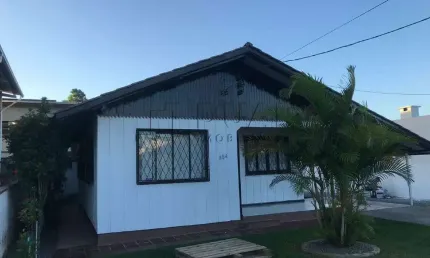 Casa com 107,80m² semimobiliada à venda no bairro Água Verde
