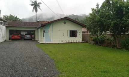 Casa com 112m² à venda no bairro Barra do Rio Cerro em Jaraguá do Sul