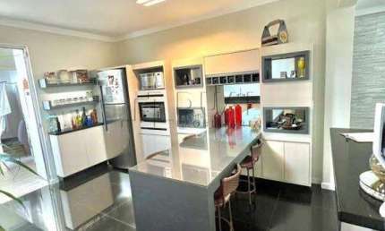 Apartamento com 122,50m² semimobiliado à venda no bairro Centro