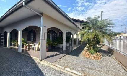 Casa com Edicula no bairro Vila Lalau em Jaraguá do Sul