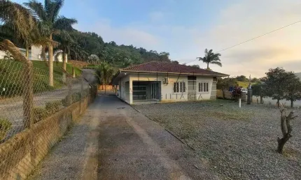 Casa com area comercial para bar com terreno de 6.020 m² no bairro Guamiranga em Guaramirim