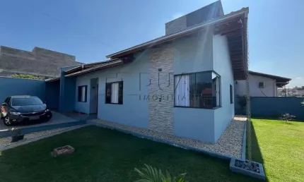 Casa à venda no bairro Tifa Martins em Jaraguá do Sul.