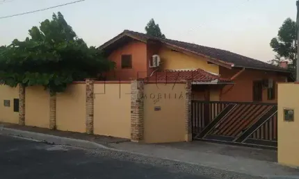 Casa com aproximadamente 140m² à venda no bairro Jaraguá Esquerdo em Jaraguá do Sul.