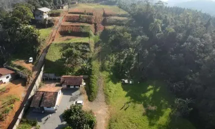 Casa com terreno de 6 mil m² + terreno ao lado de 5 mil m² a Venda em Guaramirim