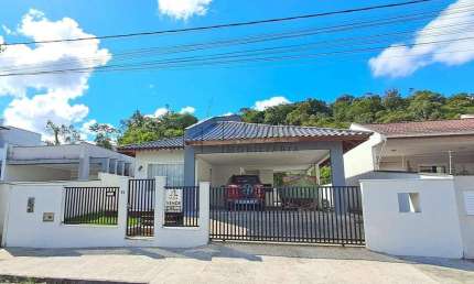 Casa a venda no loteamento Montreal no bairro Três Rios do Norte em Jaraguá do Sul