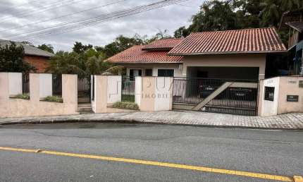 Casa Térrea com Suíte e Espaço Verde – Conforto e Segurança Próximo ao Centro