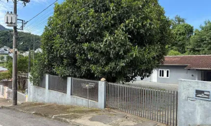 Oportunidade de Casa Térrea com Amplo Quintal no bairro Amizade