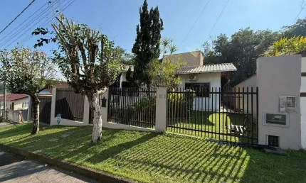 Excelente casa à venda, localizada no bairro Amizade com amplo terreno