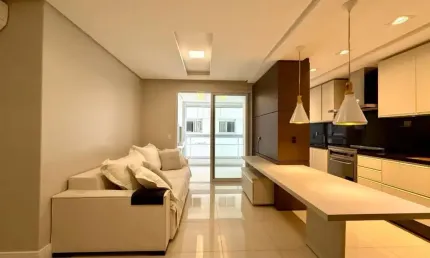 Apartamento 2 dormitórios com suíte, mobilado e vaga de garagem.