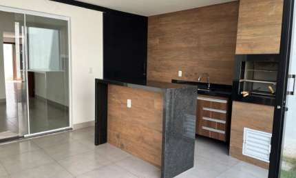 Lindissima casa com 3 suites no Bairro Santa Rosa-Cuiabá-MT
