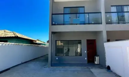 Linda casa duplex independente  03 dormitórios no bairro Foguete Cabo Frio