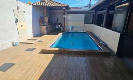 Excelente casa com piscina para venda / locação fixa ou comercial !!!