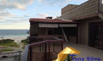 Cobertura tríplex com 5 quartos e vista para a Praia do Forte !!