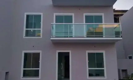 Excelentes casas duplex em condomínio com 3 quartos Vila do Peró!!!