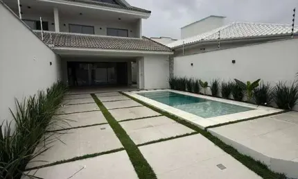 Linda casa de Luxo com 5 quartos e com piscina  no Bairro Novo Portinho !!!