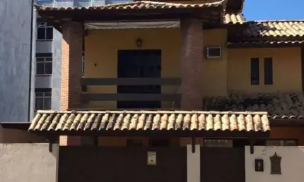 Ótima casa duplex Independente para Ponto Comercial em Cabo Frio!!!