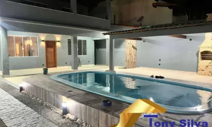 MARAVILHOSA casa de 4 suítes a passos do Balneário em São Pedro