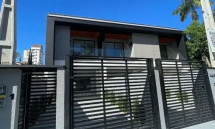 Sobrado com 3 dormitórios à venda, 134 m² por R$ 650.000,00 - Anita Garibaldi - Joinville/SC