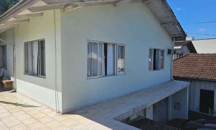 Casa para reforma e amplo galpão à venda, 245 m² por R$ 580.000 - Bom Retiro - Joinville/SC
