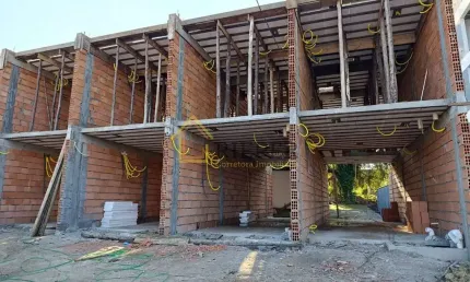 Casa com 2 quartos à venda no Iririú, Joinville , 68 m2 por R$ 380.000