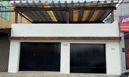 Casa ampla, com quintal, garagem  02 veículos, perto METRO VL MATILDE