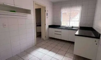 Sobrado com 3 dormitórios para alugar, 100 m² por R$ 3.640,00/mês - Bacacheri - Curitiba/PR