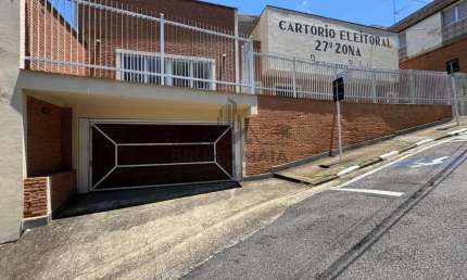 Casa para Locação em Bragança Paulista, Centro, 3 dormitórios, 3 suítes, 1 banheiro, 4 vagas