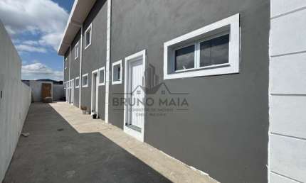 Casa para Locação em Bragança Paulista, Vila Bianchi, 2 dormitórios, 1 banheiro, 1 vaga