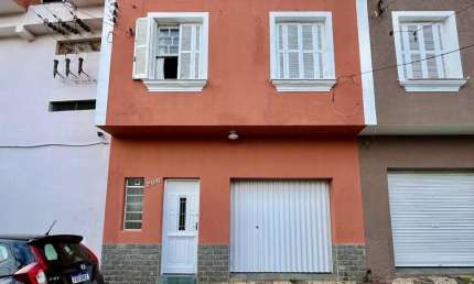 Casa para Locação em Bragança Paulista, Centro, 3 dormitórios, 1 suíte, 2 banheiros, 1 vaga