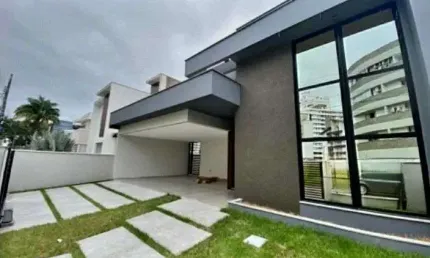 Casa com piscina e energia solar à venda na pedra branca, palhoça