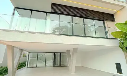Casa à venda com vista para o mar em Balneário Camboriú