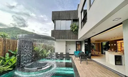 Casa em condomínio fechado com 4 quartos à venda na Avenida Rodesindo Pavan, Praia do Estaleiro, Balneário Camboriú