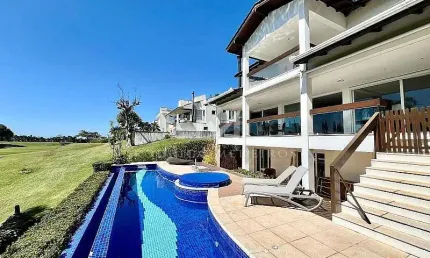 Casa Mobiliada, 4 Suítes, Piscina com Vista Para o Mar - Itapema/SC