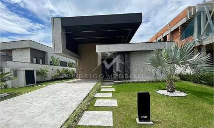 Casa Mobiliada, 4 Dormitórios (3 Suítes)  - Camboriú/SC