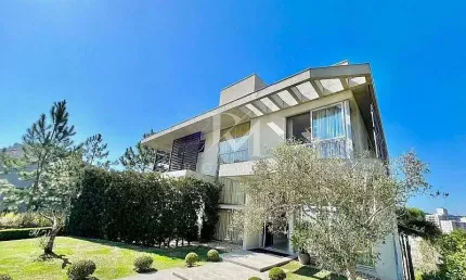 Casa 4 Dormitórios (3 Suítes), Mobiliada - Itajaí/SC