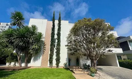 Casa 4 Dormitórios (3 Suítes), Mobiliado - Itajaí/SC