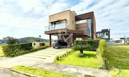 Casa 3 Dormitórios (2 Suítes), Piscina  - Camboriú /SC