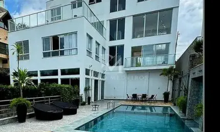 Casa alto padrão, 6 suítes, cinema, piscina no bairro bosque das mansões, são josé/sc
