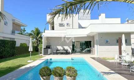 Casa 3 Dormitórios (2 Suítes), Piscina - Jurerê Internacional - Florianópolis/SC