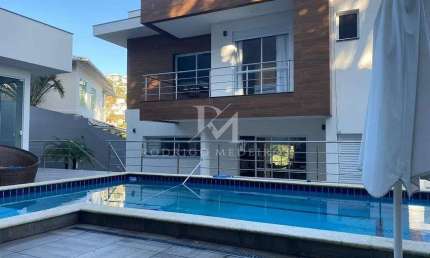 Casa 4  Dormitórios (3 Suítes), Piscina - Bosque das Mansões, São José-SC