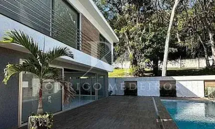 Casa 5 Dormitórios (4 Suítes), Piscina Borda Infinita - Balneário Camboriú/SC